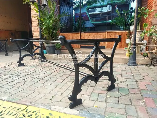 kaki meja dari besi yang unik