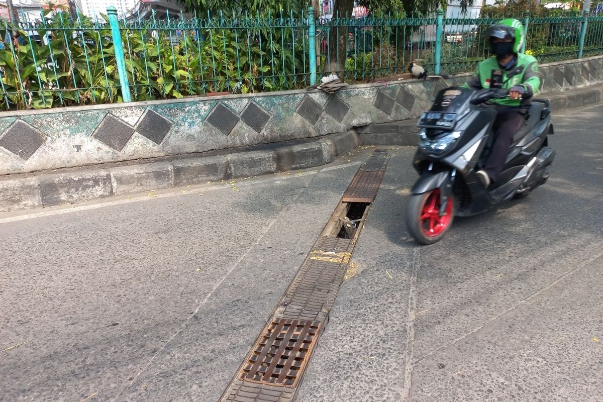 Plat Grating Penutup Saluran Jika Rusak
