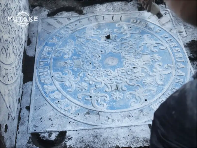 pencetakan matras manhole cover pada pasir