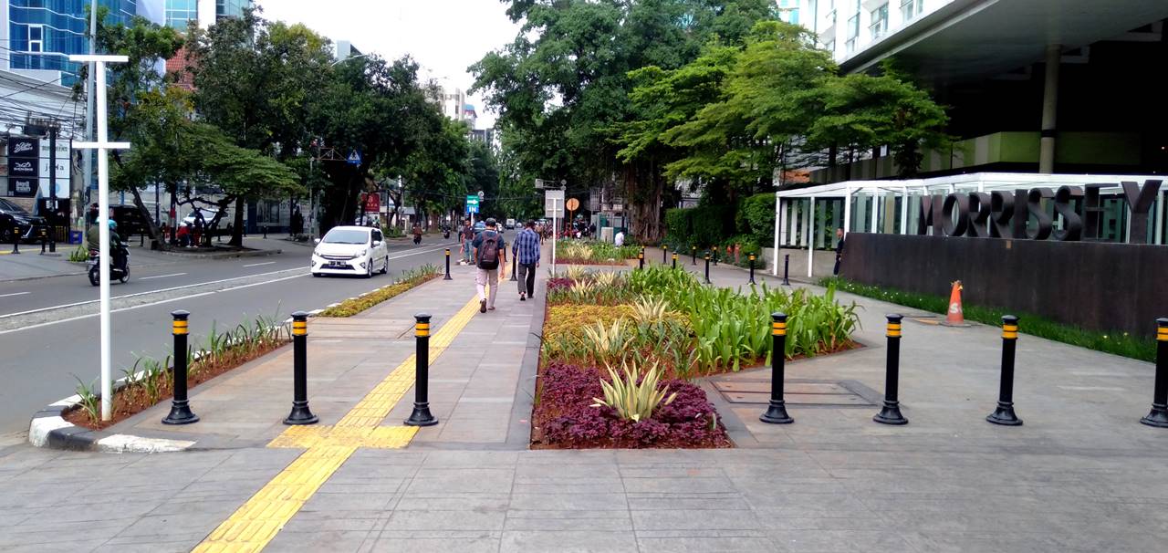 Bollard Pembatas Jalan dan Trotoar