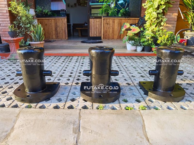 mooring bollard