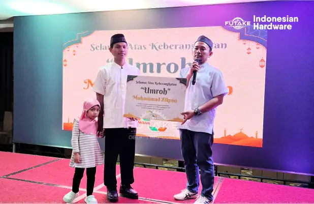 penyerahan hadiah umroh