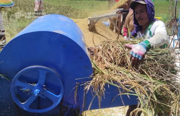 mesin tleser padi sawah