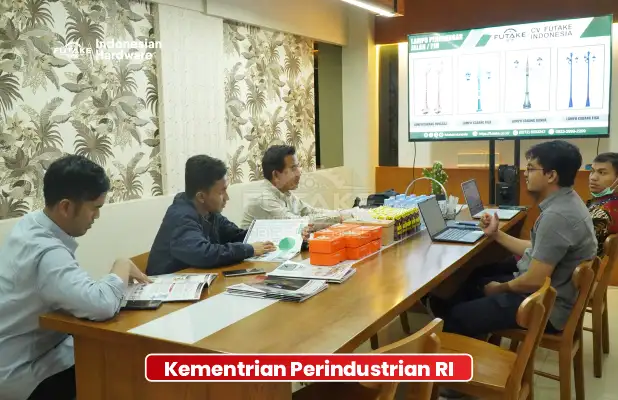 diskusi dengan staf kementrian perindustrian Indonesia