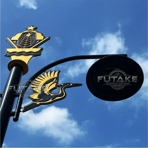 detail ornamen burung Tiang Lampu Taman Bontang 4 Meter