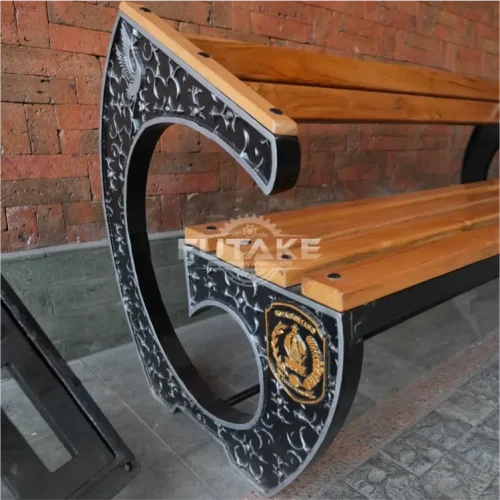 ornamen kursi taman bontang