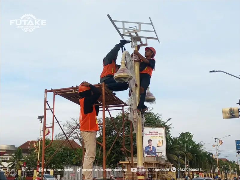 pemasangan tiang lampu jalan