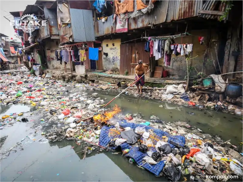 pencemaran sampah plastik di lingkungan