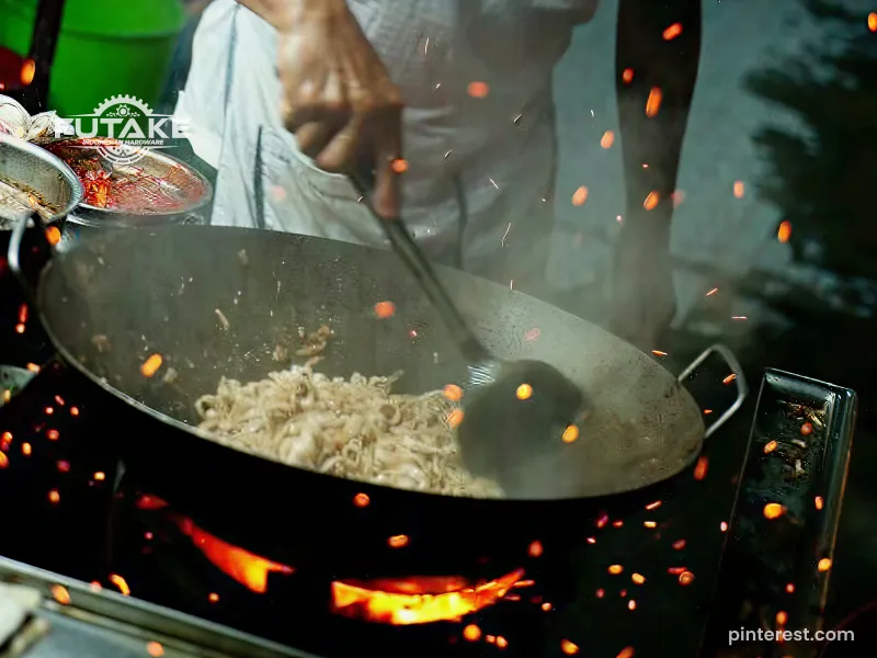Minyak goreng di dapur
