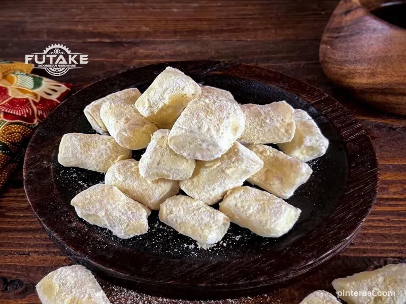kue batang buruk khas Kepulauan Riau dengan isian kacang hijau manis