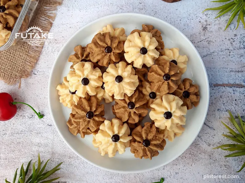 kue semprit bentuk bunga cantik dengan topping choco chips khas kue lebaran
