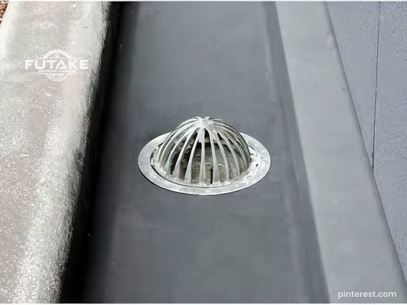 pemasangan roof drain stainless steel di dak air rumah