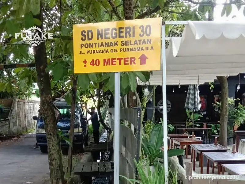 Tiang Penunjuk Arah Kombinasi Logam Akrilik atau Papan