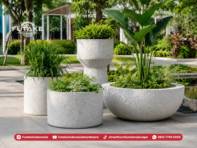 Penggunaan pot teraso custom di taman café dan area publik outdoor