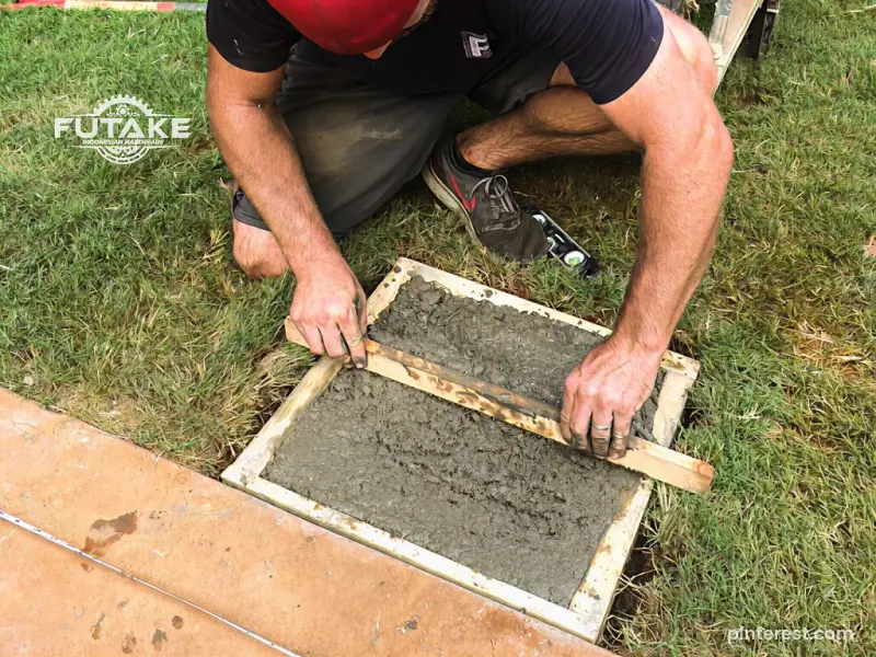 persiapan pondasi untuk pemasangan tiang dan base plate