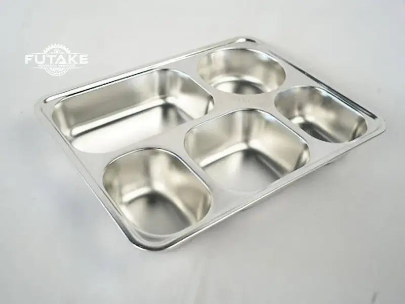 Food tray stainless digunakan untuk penyajian dan distribusi makan siang karyawan perusahaan